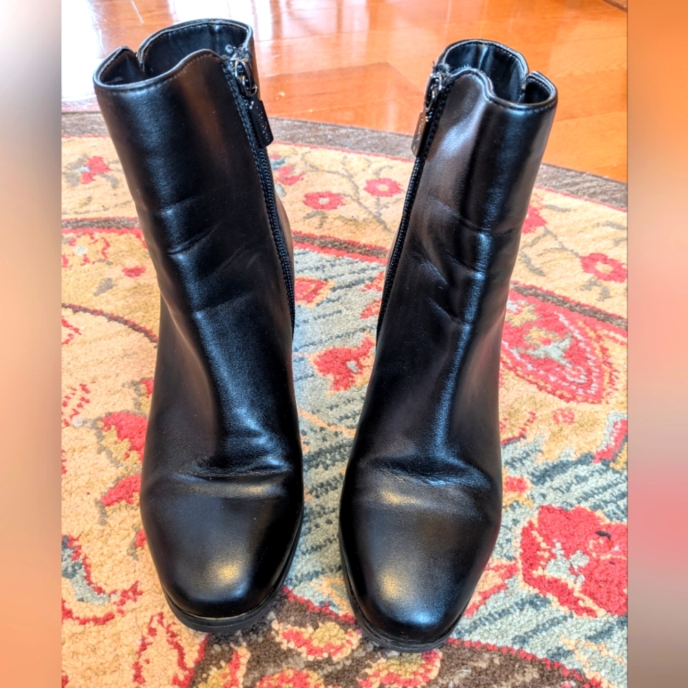 Aqua Collège black booties from Naturalizer - 8.5